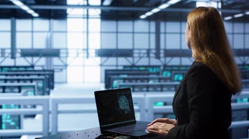 Ingeniero en centros de datos que utiliza computación de inteligencia artificial