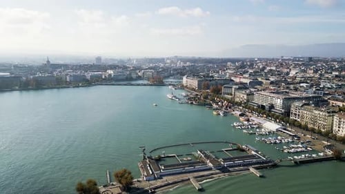 Luftaufnahme des Genfersees und des Stadtbildes, Schweiz.