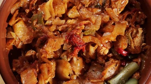 Kohlrouladen mit Fleisch und Tomatensauce Traditionelles ungarisches hausgemachtes Essen