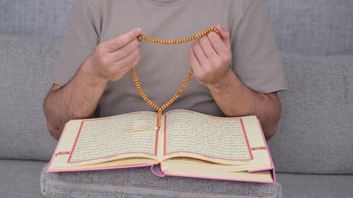 Muslim betet Islam