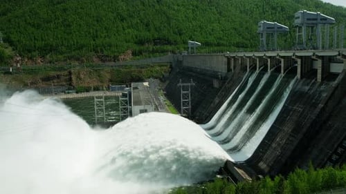 Descarga de agua en centrales hidroeléctricas