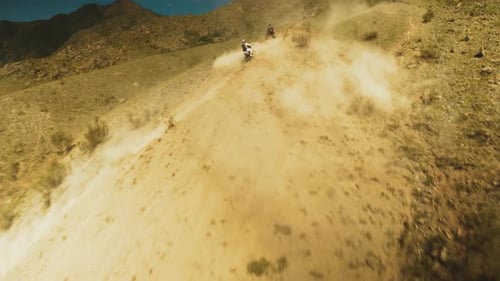Les participants naviguent dans les creux avec concentration