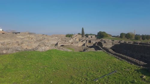 Pompeii displays architectural density