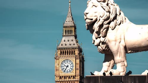 Torre do Relógio Big Ben em uma manhã ensolarada em Londres, Reino Unido