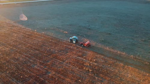 Tracteur sur le terrain