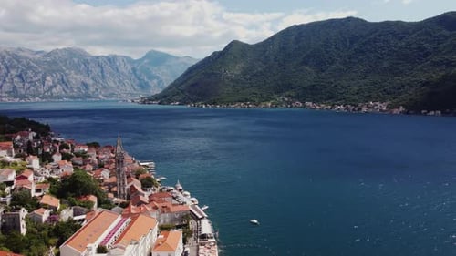 Vue aérienne du Perast