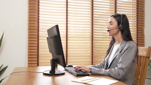 Female call center operator or customer service helpdesk staff. Blithe