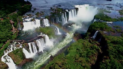 Chutes pittoresques d'Iguazu dans le centre-ville de Puerto Iguazu à Misiones en Argentine.