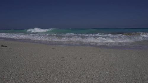 A sand that is very fine and pleasant to walk barefoot on along the edge of the sea