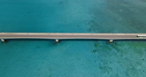 Puente grande de Kouri en Okinawa, Japón