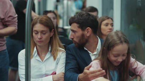 A Heartwarming Subway Moment Shows a Man Woman and Girl Together