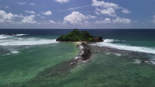 Sri Lanka Devil Rock small island South Asia tropical palm tree Indian Ocean