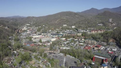 Amplio plano aéreo de Gatlinburg, Tennessee