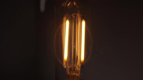 Elektrisches Glühen, Ausschalten der Lampe in Nahaufnahme