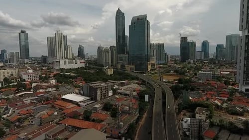 Kuningan, 23. Januar 2017, die lange Überführung über die Stadt Jakarta