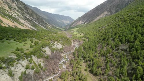 Alamedin Gorge, river drone sideways shot