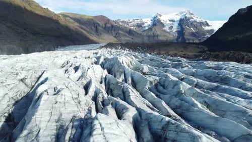 Gletscher von oben in Island Reine arktische Natur mit blauem Eis und weißem Schnee im magischen Winter