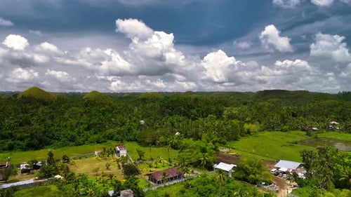 Vue aérienne de Chocolate Hills sur l'île de Bohol, aux Philippines.