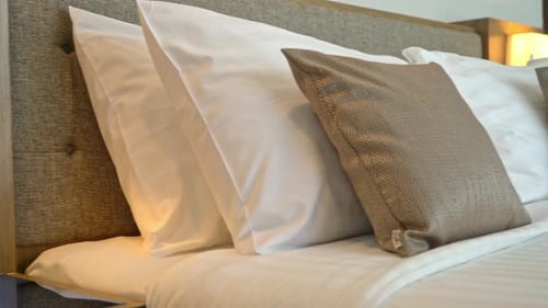 Inviting Bed with Pillows and Crisp Linens