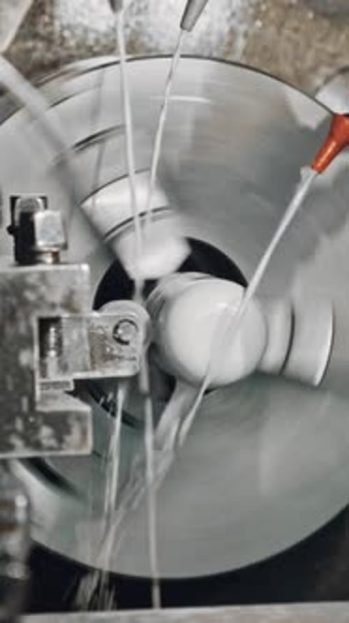 High precision metal cutting with industrial cnc milling machine