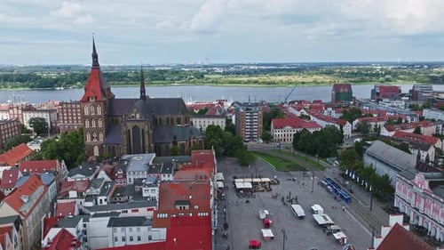 Vista aérea do Neue Markt em Rostock, Alemanha
