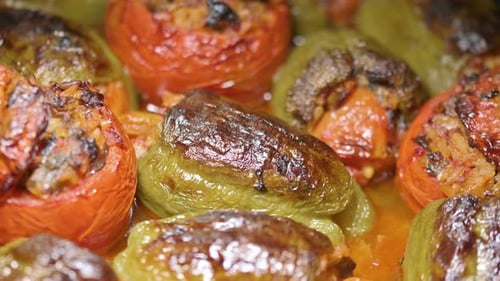 Gefüllte Paprika mit Fleisch und Reis