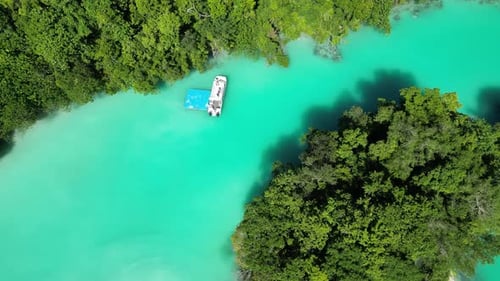 Vista aérea de hermosas islas filipinas y playas desiertas.