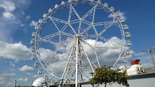 Big ferris wheel rotating in the day