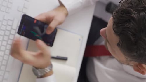 Analyzing Stock Data on Smartphone in Office