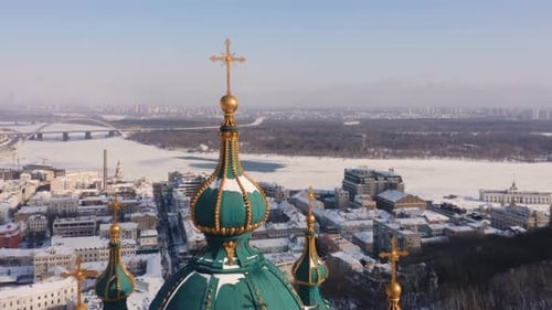 Vista de drone das cúpulas de St.