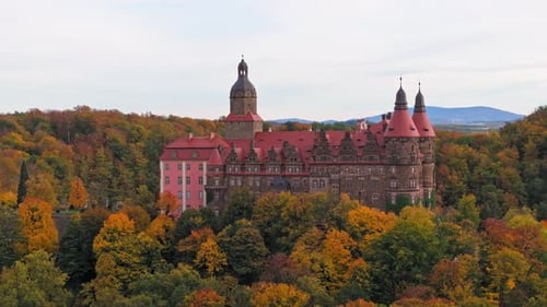 Château de Walbrzych en Basse-Silésie, Pologne #8