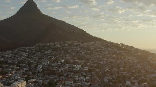 Images de Drone 4K de la ville du Cap au coucher du soleil
