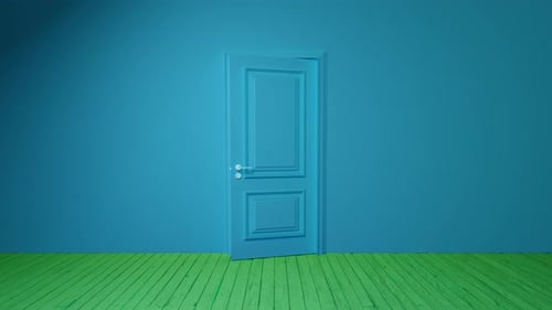 Porta turquesa que se abre no quarto escuro