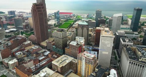 Architecture urbaine de Cleveland, Ohio, dans le centre-ville, vue panoramique sur les toits du quartier des affaires avec