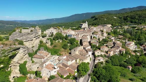 View of Saignon village in France, discover the stunning architecture of the ancient Saignon village