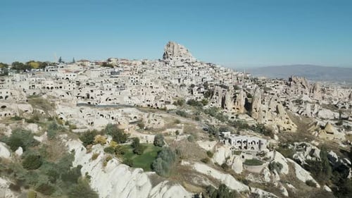 Luftaufnahme eines typischen Dorfes in Kappadokien, Türkei.