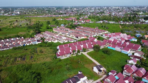 Subsidized housing with large land and arranged in the same type ...