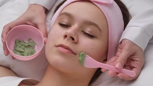 Relaxing Spa Facial with Green Clay Mask Application