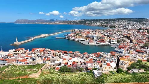 Luftaufnahme des alten venezianischen Hafens von Chania auf der Insel Kreta, Griechenland