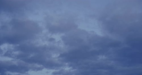 Nuvens sombrias e dramáticas em movimento Timelapse Cloudscape