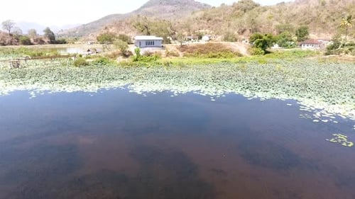 Lac et colline