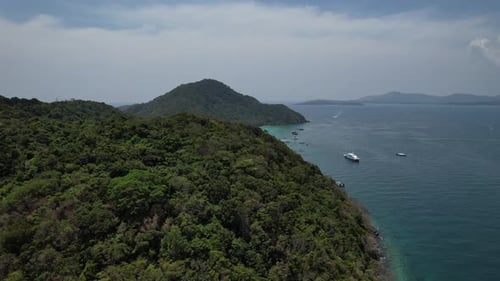 Vista aérea da Ilha Coral ou Koh Hey em Phuket, Tailândia