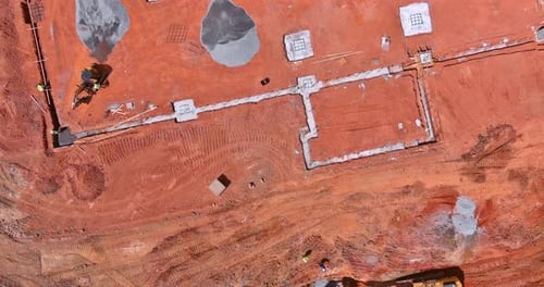 La preparación de las zanjas antes de colocar las paredes de bloques de concreto es importante para el concreto