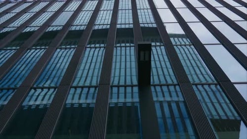 Spiegelungen im Wolkenkratzer