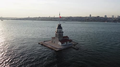 Luftaufnahme des Jungfrauenturms in Istanbul, Türkei