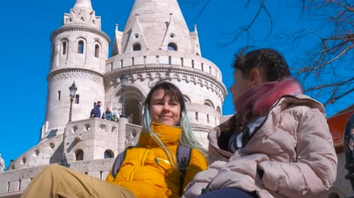 Chicas turistas junto a Fisherman's Bastion