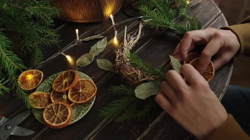 Hacer decoración del hogar para las vacaciones de Navidad