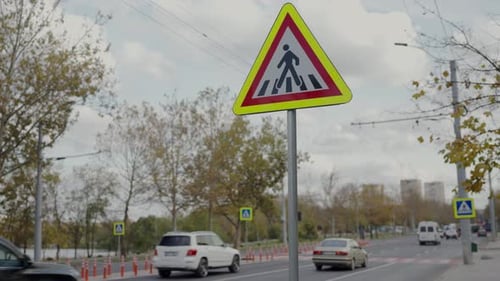 Placa de sinalização de passagem de pedestres