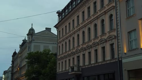 Experience the Beauty of Historic Architecture and Charming City Streets in Stunning RealTime