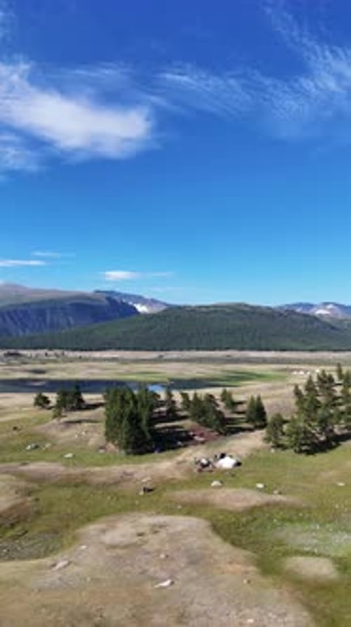 Vidéo aérienne au-dessus du parc national de l'Altaï Tavan Bogd, Mongolie